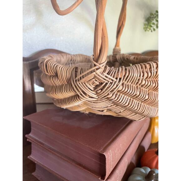Vintage Primitive Farmhouse Basket Butt Buttocks Gathering Egg Eye Of God Wicker - Picture 7 of 9